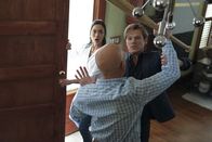 MacGyver – (v.l.n.r.) Desi Nguyen (Levy Tran); Dahn Nguyen (Michael Paul Chan); Angus MacGyver (Lucas Till)