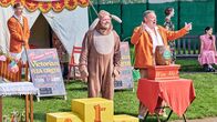 Father Brown – Griff Grimshaw (David Rees Talbot, l.) und Jock McCudgeon (Ted Robbins, l.)