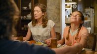 Young Sheldon – L-R: Mary Cooper (Zoe Perry), Missy Cooper (Raegan Revord)