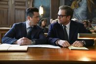 Bull – Benny Colón (Freddy Rodríguez, l.); Dr. Jason Bull (Michael Weatherly, r.)