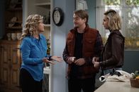 Last Man Standing – (v.l.n.r.) Vanessa Baxter (Nancy Travis); Kyle Anderson (Christoph Sanders); Mandy Baxter (Molly McCook)