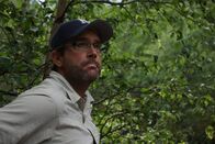 Zeb Hogans Monsterfische – Headshot of Zeb with glasses (Photo Credit: Josh Thomas)