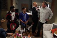 Modern Family – (v.l.n.r.) Derek (Charles Lott jr.); Carlos (Jeremy Becerra); Mitchell (Jesse Tyler Ferguson); Cameron (Eric Stonestreet)