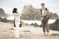 The Rookie – Bailey (Jenna Dewan) und John (Nathan Fillion) befinden sich in ihren Flitterwochen. Doch auf der Insel angekommen, werden sie massiv enttäuscht.