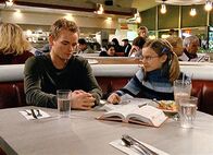 Malcolm mittendrin – Francis (Christopher Masterson) soll auf Didi (Cristina Kernan), die kleine Schwester von Erics Date, aufpassen.