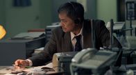 Tokyo Vice – Detective Katagiri (Ken Watanabe) arbeitet an einem Geheimplan.