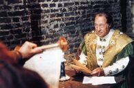 Der Prinz und der Bettler – Der gütige Herzog von Norfolk (Rex Harrison) wird vom tyrannischen Heinrich VIII. in den königlichen Kerker geworfen.