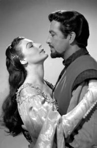 Die Ritter der Tafelrunde – Das Herz von Königin Guinevere (Ava Gardner) gehört Sir Lancelot (Robert Taylor).