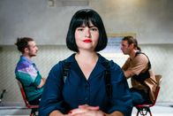 Schneller als die Angst – Die Ermittlerin Johanna Delling (Lisa Hrdina) befragt „Babsy“ in der forensischen Klinik.