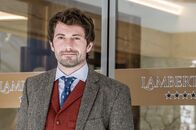 Der Bergdoktor – Thomas Lambert (Björn von der Wellen) ist ein erfolgreicher Hotelier.