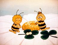 Biene Maja – Willi bekommt bei Aufregungen immer Hunger und er überredet Maja, mit ihm Pollenklößchen essen zu gehen.
