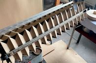 Handwerkskunst! – Akkordeon-Bau: Traditionell wird der Balg, der Diskant und Bassteil zusammenhält, aus Pappe gefaltet; SWR HANDWERKSKUNST!, "Wie man ein Akkordeon baut" Uhr im SWR. Akkordeon-Bau: Traditionell wird der Balg, der Diskant und Bassteil zusammenhält, aus Pappe gefaltet