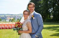 Sturm der Liebe – Hochzeit von Josie (Lena Conzendorf, l.) und Paul (Sandro Kirtzel, r.).