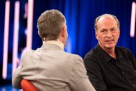Kölner Treff – Moderator Micky Beisenherz (l) im Gespräch mit Schauspieler Herbert Knaup.
