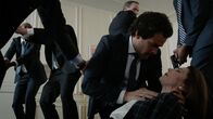Salvation – Darius (Santiago Cabrera, l.); Präsidentin Mackenzie (Tovah Feldshuh, r.)