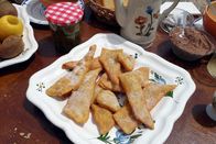 Zu Tisch ... – „Merveilles“-Fettgebäck aus der Gascogne auf dem Frühstückstisch