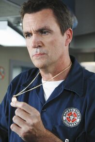 Scrubs - Die Anfänger – J.D. hofft, vom Hausmeister (Neil Flynn) endlich den richtigen Namen zu erfahren ...