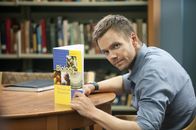 Community – Jeff (Joel Mchale) soll Shirley als Anwalt vertreten. Nach einigem Zögern willigt dieser ein und trifft vor Gericht prompt auf seinen alten Erzfeind ...