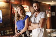 No tomorrow – Evie Covington (Tori Anderson, l.); Xavier Holliday (Joshua Sasse, r.)