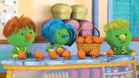 Jim Hensons: Doozers – Spike, Daisy und Flex freuen sich, dass sie so viele Törtchen naschen dürfen.