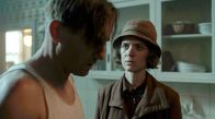 Babylon Berlin – Gereon Rath (Volker Bruch, li.) und Charlotte Ritter (Liv Lisa Fries, re.) konfrontieren sich.