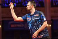 Darts: Weltmeisterschaft – Luke Humphries während des Darts-Finales des Betfred World Matchplay 2024 in Winter Gardens, Blackpool, Großbritannien, am 21. Juli 2024