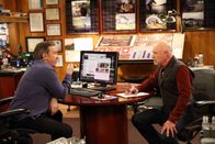 Last Man Standing – Mike (Tim Allen, l.); Ed (Hector Elizondo, r.)