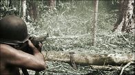 Apokalypse Zweiter Weltkrieg – Guadalcanal, 7. August 1942. Marines, die versuchen, im Dschungel verankerte japanische Soldaten auszurotten.