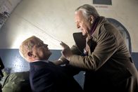 R.E.D. 2 – Jack Horton (Neal McDonough) und Bailey (Anthony Hopkins).