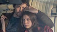 Conversations with Friends – Nick (Joe Alwyn) ist es ernst mit Frances (Alison Oliver). Er will seiner Frau von Frances erzählen, doch das Risiko, dass dadurch alles in die Brüche geht, ist hoch.