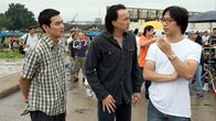 Bangkok Dangerous – vorne, v.li.: Shahkrit Yamnarm, Nicolas Cage, Oxide Chun Pang