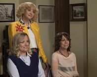 The Goldbergs – (v.l.n.r.) Virginia Kremp (Jennifer Irwin); Beverly Goldberg (Wendi McLendon-Covey); Linda Schwartz (Mindy Sterling)