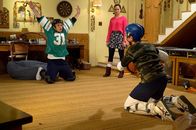 The Goldbergs – (v.li.) Troy Gentile (Barry Goldberg), Hayley Orrantia (Erica Goldberg), Sean Giambrone (Adam Goldberg).