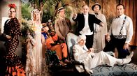 Der letzte Wille – Für ein Gruppenbild haben sich die Modelle in eine Montur geworfen, die ihren Wunschvorstellungen oder ihrem Charakter entsprechen. Von li. nach re.: Ella (Janna Striebeck), Käthe (Sabine Hahn), Ludger (Hartmut Volle), Horst (Willem Menne), Marlene (Katharina Matz, vorne), Theo (Jürgen Haug), Heinrich (Christian Pätzold) und Görge (Joachim Raaf).