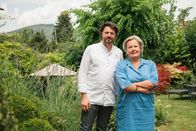 Restaurantlegenden – Porträt von Lisl Wagner-Bacher, die Grande Dame der österreichischen Küche, mit Schwiegersohn und Gault Millau Koch des Jahres 2009 - Thomas Dorfer.