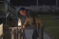Scorpion – Cabe (Robert Patrick) hatte für das romantische Wochenende mit Allie etwas ganz Besonderes geplant, doch dann kommt alles ganz anders ...