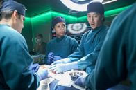 The Good Doctor – (v.li.): Nicholas Gonzalez (Dr. Neil Melendez), Antonia Thomas (Dr. Claire Browne), Will Yun Lee (Dr. Alex Park).