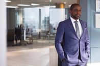 Suits – Alex (Dulé Hill) hat Schwierigkeiten mit seiner Teenager-Tochter. Ausgerechnet der ehrgeizigen und eher rücksichtslos agierenden Anwältin Samantha gelingt es, zwischen Vater und Tochter zu vermitteln.