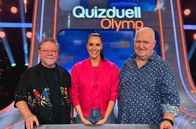 Quizduell - Olymp – Moderatorin Esther Sedlaczek (M.) mit den Kandidaten des Teams "Humor": Jürgen von der Lippe (l.) und Markus Maria Profitlich (r.).