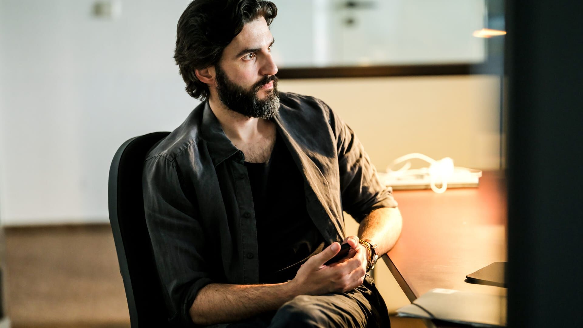 RESET - Wie weit willst du gehen? – Milan Rakas (Dejan Bu?in) bewirbt sich um einen Job als Regisseur.