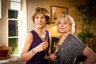 Inspector Barnaby – Die beiden Schwestern Diana Davenport (Harriet Walter) und Stella Harris (Sinéad Cusack).