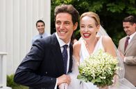 Die Kennedys – John F. Kennedy Jr. (Brett Donahue) und Carolyn Bessette (Erica Cox)