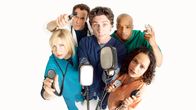 Scrubs - Die Anfänger – (v.li.) Sarah Chalke (Elliot Reid), John C. McGinley (Dr. Perry Cox), Zach Braff (John 'J.D.' Dorian), Donald Faison (Chris Turk), Judy Reyes (Carla Espinosa).