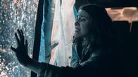 neoriginal: Arctic Circle - Der unsichtbare Tod – Die Prostituierte Irina (Anna Ackermann) versucht, sich mit aller Macht aus ihrem Gefängnis zu befreien.