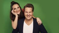 Sommer bei uns – Moderatoren Sarah von Neuburg und Lars-Christian Karde