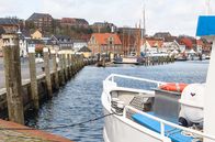 Wunderschön! – Hoch im Norden Deutschlands, direkt an der dänischen Grenze, liegt die Flensburger Förde - eine Urlaubsregion mit maritimem Flair und skandinavischer Gemütlichkeit. Das Besondere ist ihre spannende Geschichte: Mal waren die Gebiete an der Ostsee dänisch, mal deutsch. - Flensburg: Blick über die Flensburger Förde auf das Westufer der Stadt.