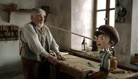 Pinocchio – Was für eine Überraschung: Die Holzfigur, die Geppetto (Mario Adorf) geschnitzt hat, kann sprechen. Und beginnt Pinocchio zu lügen, wächst seine Nase.