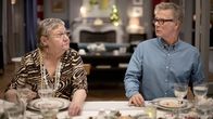 Fast perfekte Weihnachten – Ex-Gefängniswärterin Jeanne (Danielle Fichaud, li.) treibt ihren Gastgeber Vincent Barand (Franck Dubosc, re.) mit ihren Nörgeleien in den Wahnsinn.