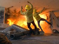 Diagnose: Mord – Eine Bombenexplosion reißt mehrere Feuerwehrleute in den Tod.