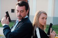 Steirerstern – Kommissar Bergmann (Hary Prinz) und seine Partnerin Anni (Anna Unterberger) arbeiten gerne zusammen.
